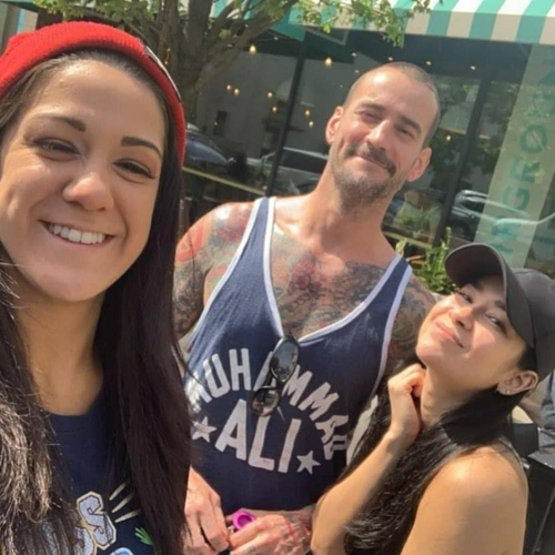 Bayley, CM Punk y su esposa AJ Lee
