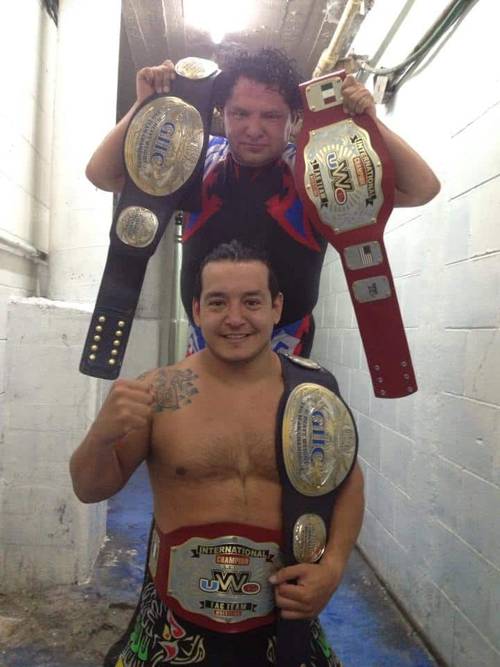 Ricky Marvin y Súper Crazy nuevos Campeones de Parejas UWE / Imagen de Super Crazy en Facebook