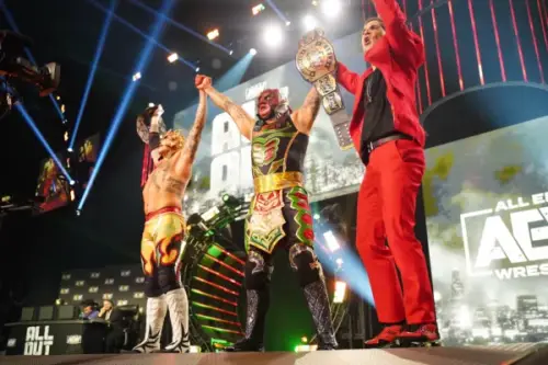 Lucha Brothers (Rey Fénix y Penta el Zero M) y Alex Abrahantes en AEW All Out 2021 (05/09/2021) / AEW