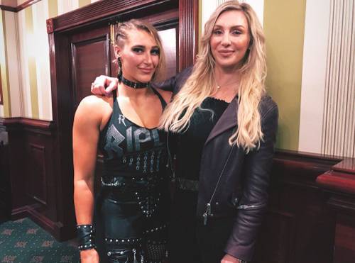 Rhea Ripley y Charlotte Flair / WWE Rhea Ripley vs Charlotte Flair