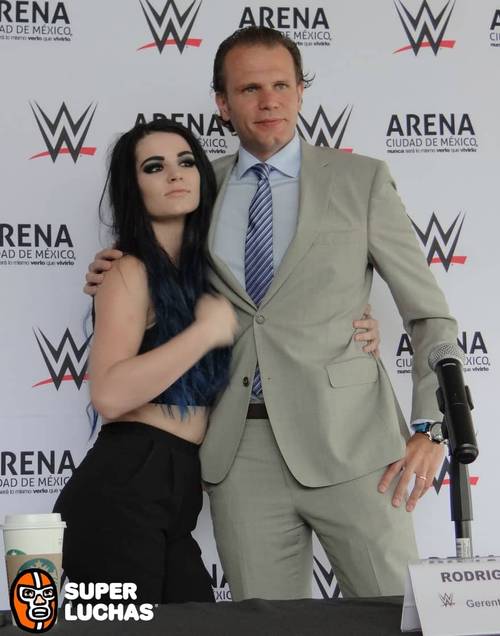 Paige, Diva de la WWE con Rodrogo Fernandez, Gerente de WWE para México y Latinoamérica./Photo By Alva Marquina