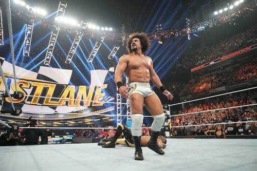 Superluchas - Carlito se sincera sobre su nueva música en WWE mientras está de pie en el ring.