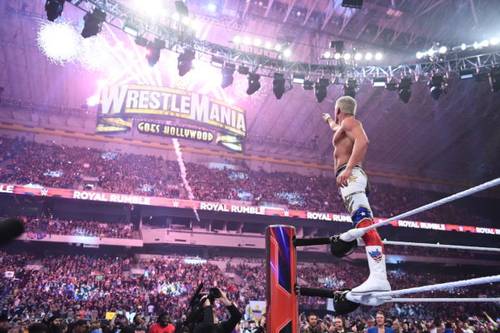 Cody Rhodes senala al cartel de WrestleMania 39