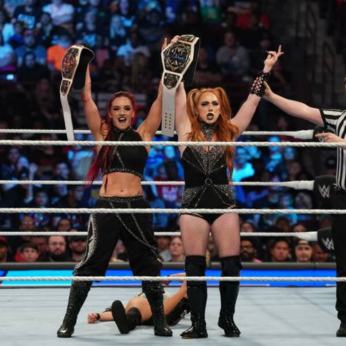 Alba Fyre e Isla Dawn como Campeonas de Parejas NXT en SmackDown en mayo de 2023