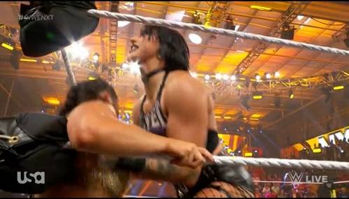 Rhea Ripley vs Lyra Valkyria en WWE NXT 25 de julio 2023