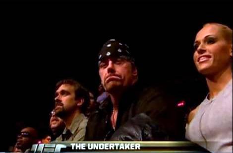 Undertaker en UFC 121, incluso con su look de &quote;american badass&quote;
