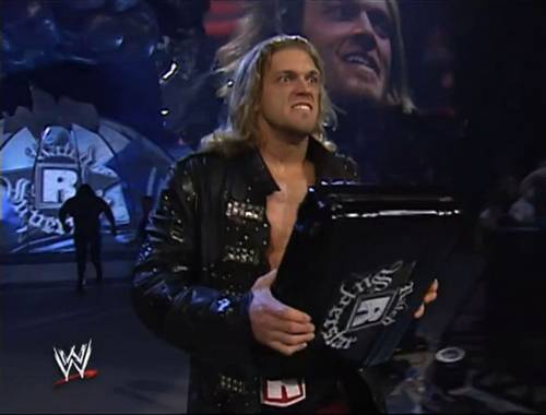 Edge canjea el maletín MITB en SmackDown 10-5-07