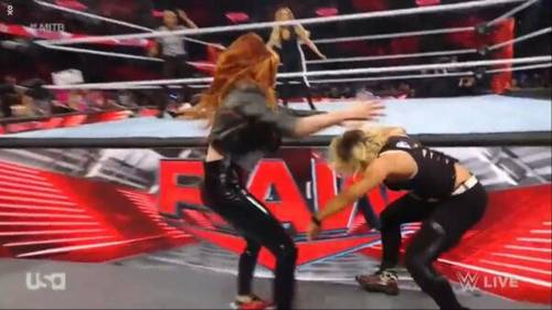 Becky Lynch y Zoey Stark en WWE RAW 19 de junio 2023