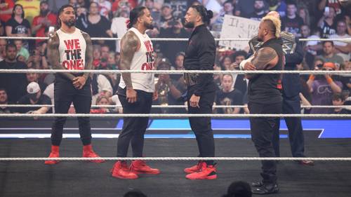 The Bloodline: Jey Uso, Jimmy Uso, Roman Reigns y Solo Sikoa en WWE SmackDown (02/06/2023) / WWE