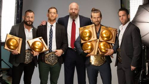 Triple H junto a The Undisputed Era en NXT - WWE