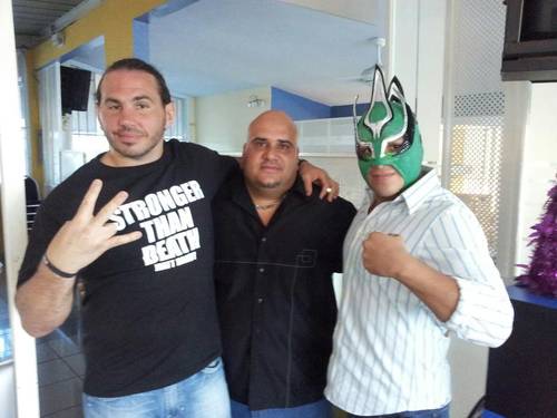 El ex-WWE, Matt Hardy; el presidente de PRWA, Víctor Siebens (Metal Blade) y el ex-AAA México, Laredo Kid.