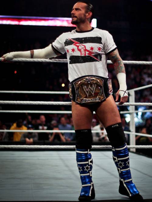 CM Punk como WWE Champion (30/1/12) / Photo by: Steve Wright, Jr. - Wikipedia.org