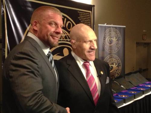 Triple H y Bruno Sammartino, Inducido al International Sports Hall of Fame 2013 / Twitter.com/TripleH