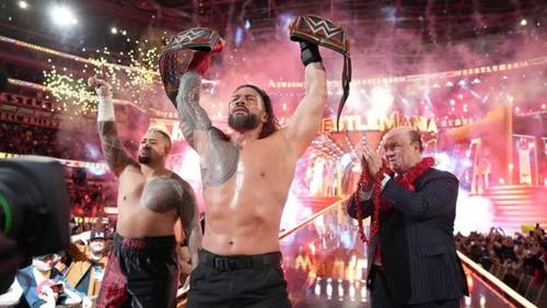 Roman Reigns Solo Sikoa y Paul Heyman en WrestleMania 39 WWE