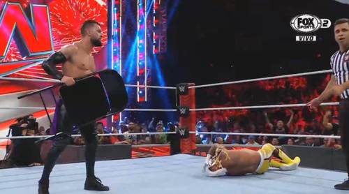 Finn Bálor y Rey Mysterio - WWE Raw 4 de julio 2022