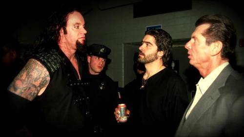Vince McMahon y Vince Russo con The Undertaker en WWE