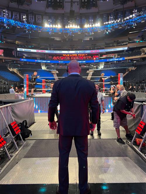 Triple H se estrena como director y líder del equipo creativo de WWE en WWE Raw (25/07/2022) / Twitter.com/BrandoLightShed