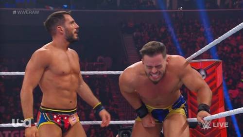 Austin Theory y Johnny Gargano en WWE Raw 10 de octubre 2022