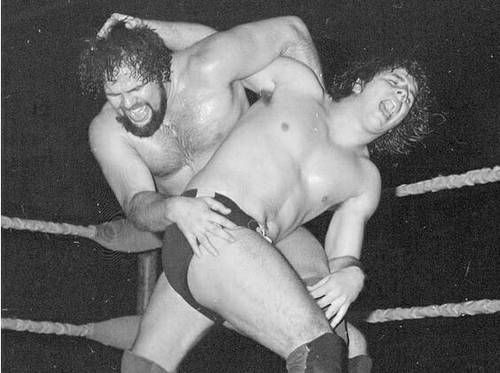 Leo Burke y Bret Hart en Stampede Wrestling - Bob Leonard