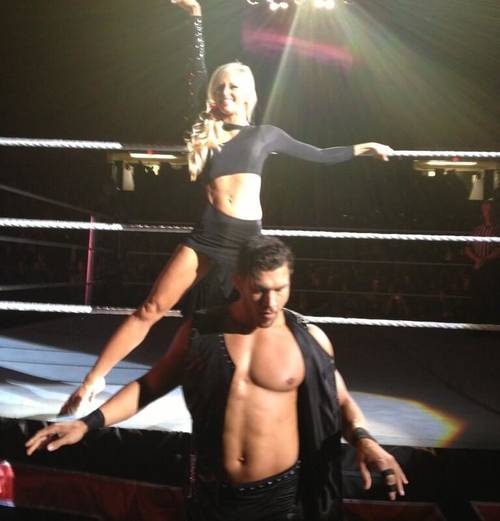 Summer Rae y Fandango en Raw no Televisado // imagen por @sbruno3 - Twitter