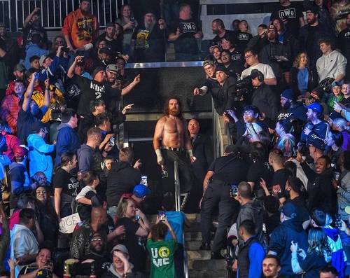 Sami Zayn en WWE SmackDown en abril de 2022
