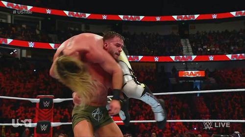 Austin Theory vs. Seth Rollins en Raw (02/01/2023) / WWE