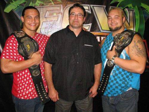 Mike Rotunda con sus hijos Bray Wyatt y Bo Dallas en FCW