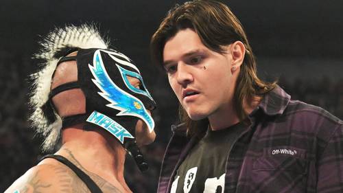 Rey Mysterio y Dominik Mysterio en marzo de 2023 WWE