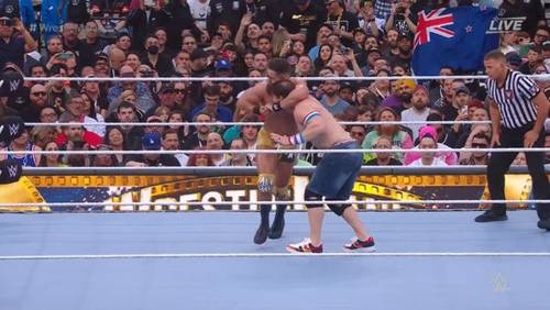 Austin Theory vs John Cena en WrestleMania 39