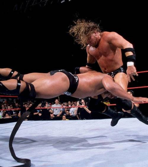 Triple H remata a The Rock en su lucha de correa en Fully Loaded 1999
