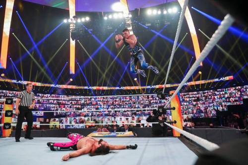 Seth Rollins vs Dominik Mysterio durante la pandemia en WWE