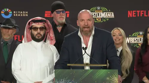 Shawn Michaels, The Undertaker, Turki Al-Sheikh, Triple H y Liv Morgan en la conferencia de prensa para anunciar WWE WrestleMania 43 Arabia Saudita