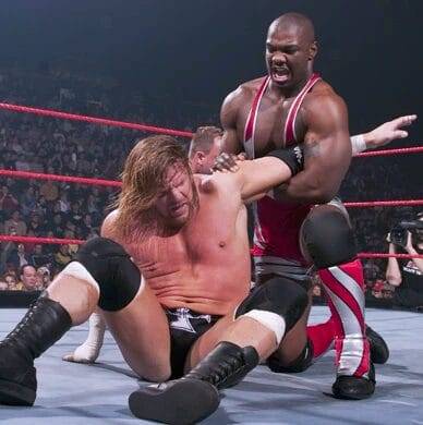 Superluchas - Dos luchadores de la WWE luchando en un ring.