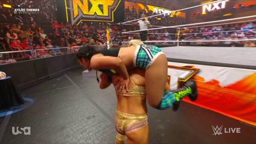 Tiffany Stratton y Roxanne Perez en WWE NXT 23 de mayo 2023