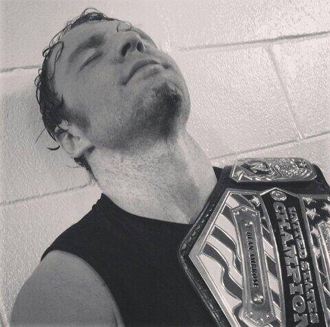 Dean Ambrose como Campeon de los Estados Unidos WWE