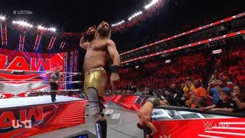 Austin Theory vs Seth Rollins en WWE RAW 2 de enero 2023
