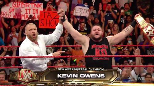 Kevin Owens y Triple H con el Campeonato Universal - Raw 29-ago-16