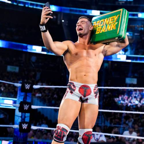 Austin Theory como Mr. Money in the Bank en WWE