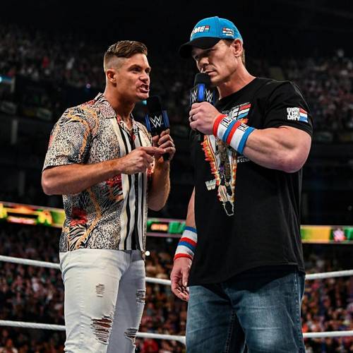 Grayson Waller con John Cena en Money in the Bank 2023
