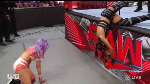 Candice LeRae vs Dakota Kai en WWE RAW 28 de noviembre 2022