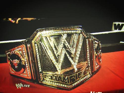 El Nuevo WWE Championship personalizado para The Rock (18/2/13)