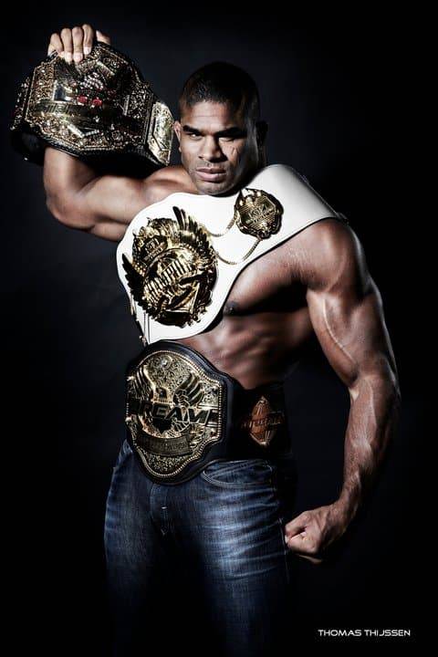 Alistair Overeem: Strikeforce Heavyweight Champion, DREAM Interim Heavyweight Champion, y K-1 World Grand Prix Champion