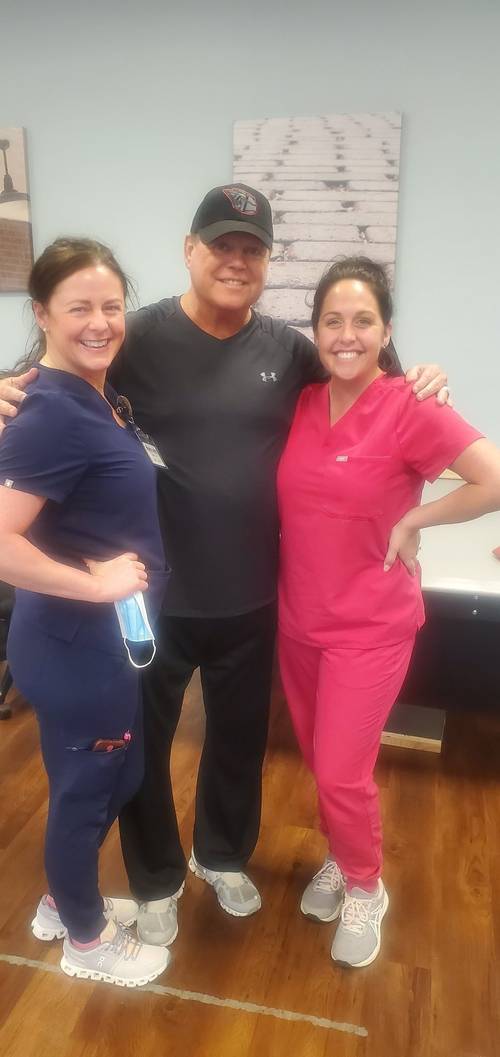 Jerry Lawler en el hospital en abril de 2023