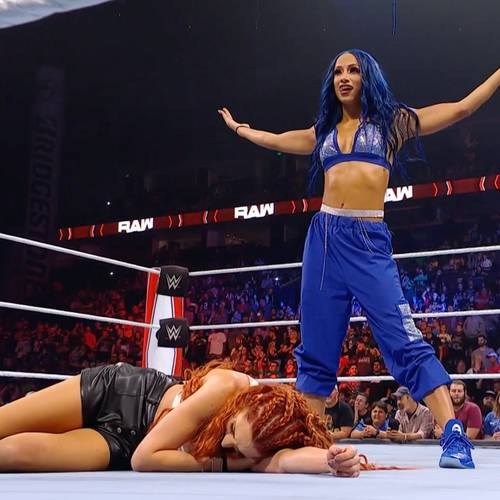 Sasha Banks ataca a Becky Lynch en Raw (04/10/2021) / WWE