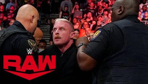 Dexter Lumis debuta en WWE Raw siendo arrestado (Rocket Mortgage Fieldhouse Arena - Cleveland, Ohio - 08/08/2022) / WWE