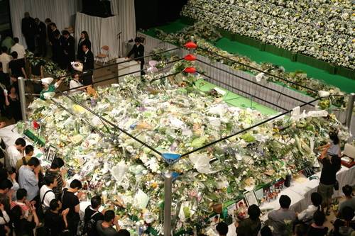 Ceremonia de NOAH en honor a Misawa / www.noah.co.jp