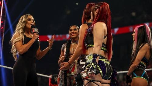 Trish Stratus Bianca Belair y Damage CTRL en Raw 22 08 2022 WWE