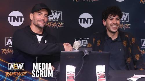 CM Punk y Tony Khan en la media scrum posterior al episodio de AEW Rampage del 20 de agosto de 2021 - AEW,YouTube
