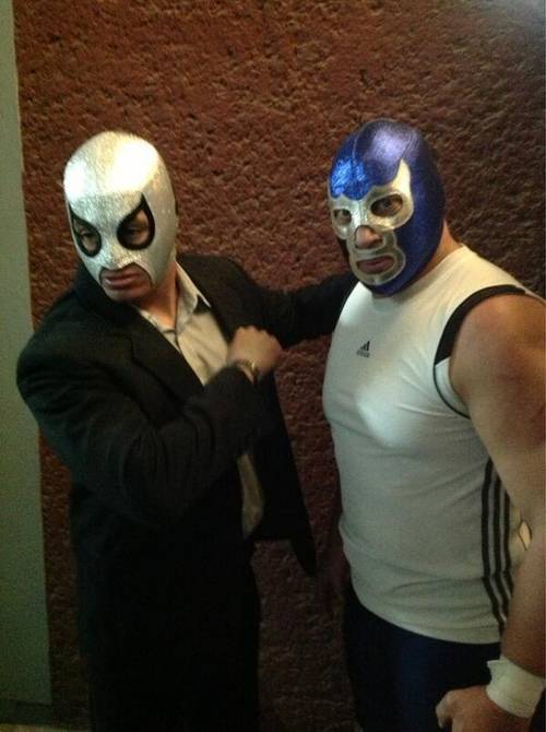 Blue Demon Jr. y Axel en Triple A / Image by @Lucha_Libre_AAA