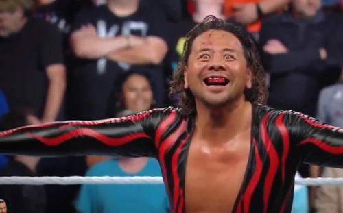 Superluchas - En un ring de lucha libre, Nakamura derrotó a Ricochet en un combate donde las caídas contaban en cualquier lugar.